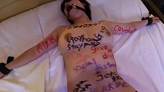 Şişman, yağlı Asyalı kız oyuncaklarla çok sert bir şekilde oynuyor ve seks yapmayı çok seviyor. Japon kız kıllı vajinası ve büyük göğüsleriyle yüksek sesle inliyor. BBW Osakaporn