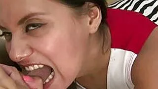 Asyalı bir erkek, kadının cinsel hayatlarına biraz kadın egemenliği katmasından hoşlanıyor.